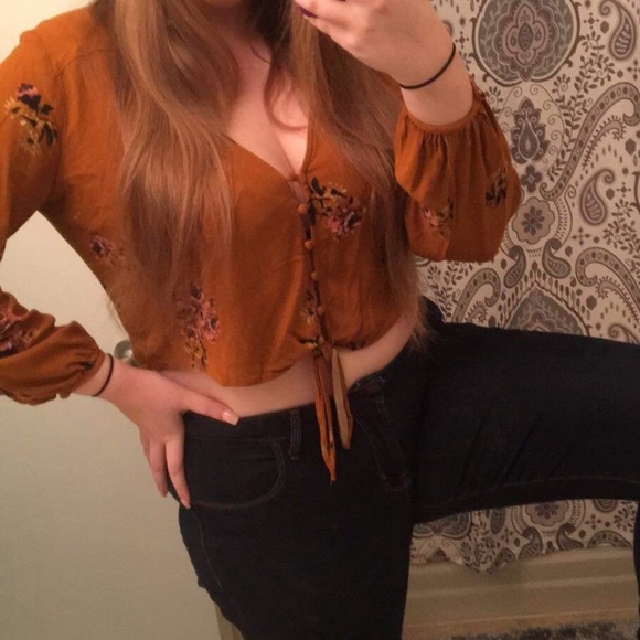 🍂 FALL burnt orange long sleeve buttoned crop top 🍂 - Picture 4 of 4